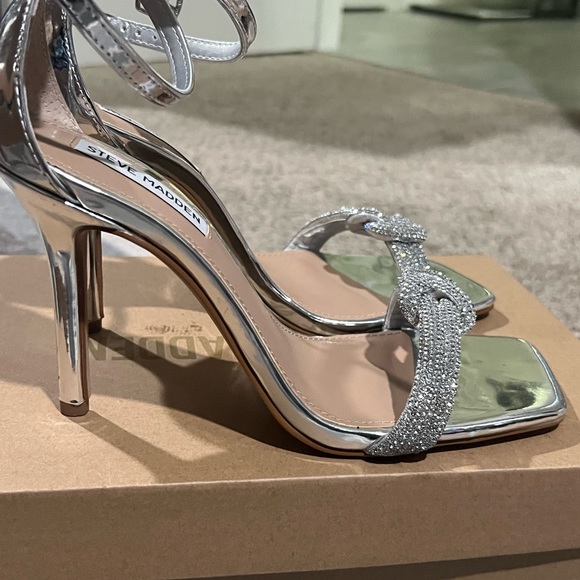 Steve Madden confeti silver ankle strap evening sandals. - Picture 4 of 10